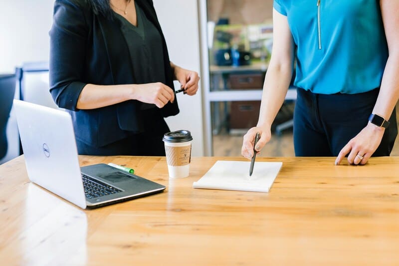 夏季休暇を付与しない場合有給取得申請は却下できる?
